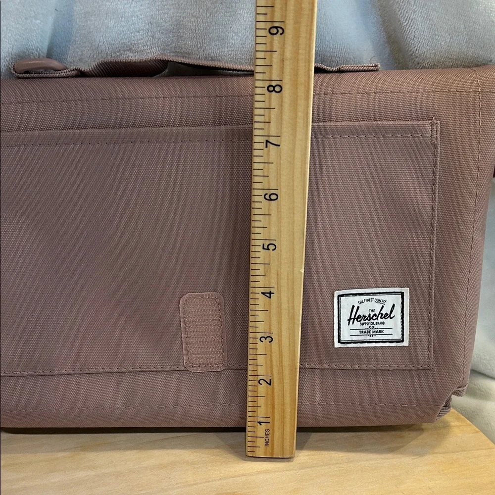 Herschel Supply Company Messenger Bag in Dusty Rose